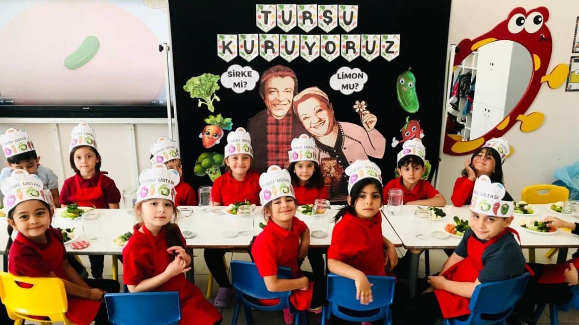 NEŞELİ YÜZLER SINIFININ TURŞU ETKİNLİĞİ